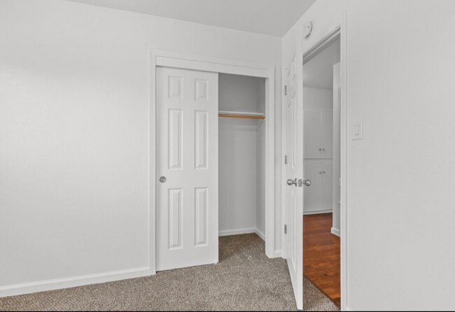 Building Photo - 118 Montrose Ct