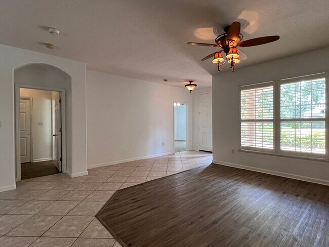 Building Photo - HUGE PRICE REDUCTION!! HOME IS READY FOR A...