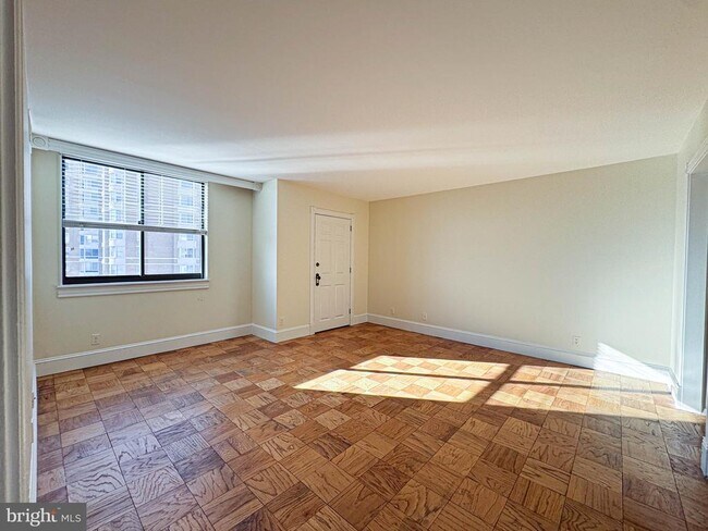 Building Photo - 3800 Fairfax Dr