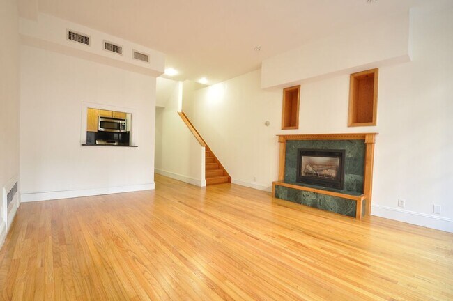 Building Photo - 143 E 57th St