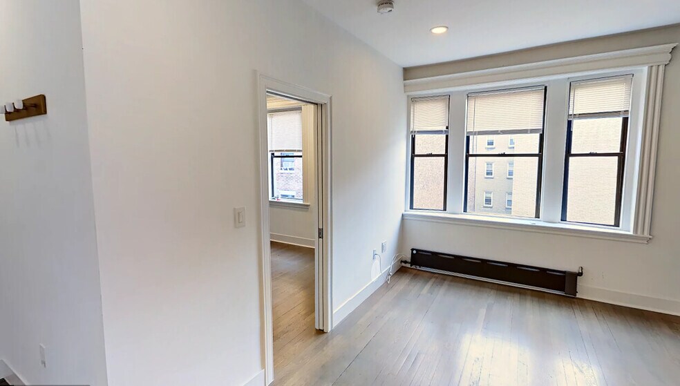 Building Photo - 35 Queensberry St