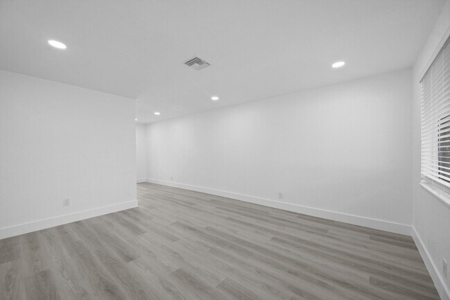 Building Photo - 2785 Reo Ln