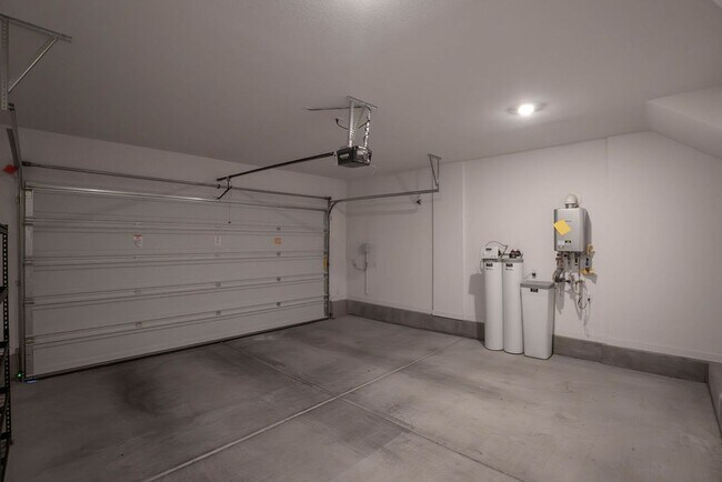 Building Photo - 11620 Desert Hollow Avenue