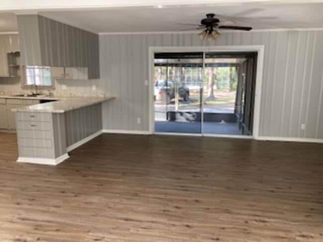 Building Photo - Charming 3BR Home with Modern Finishes & S...