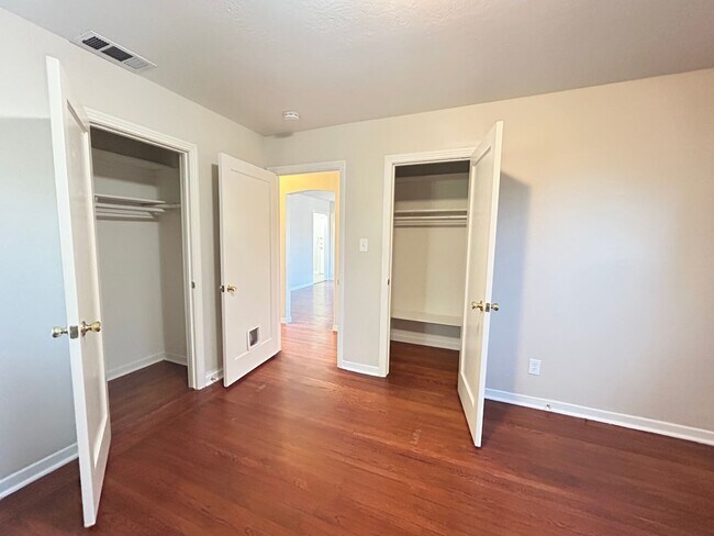 Building Photo - Charming Single Story 2-Bedroom Home in Ma...