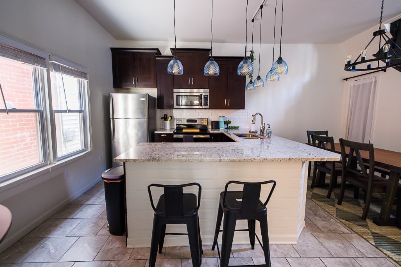 Building Photo - 932 E Oak St