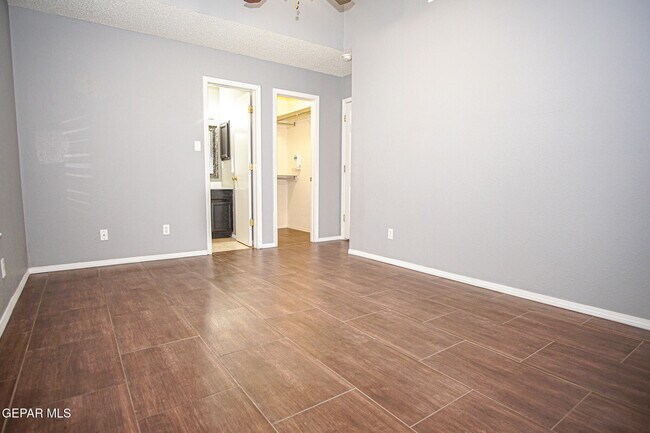 Building Photo - 3717 Tierra Zafiro Dr