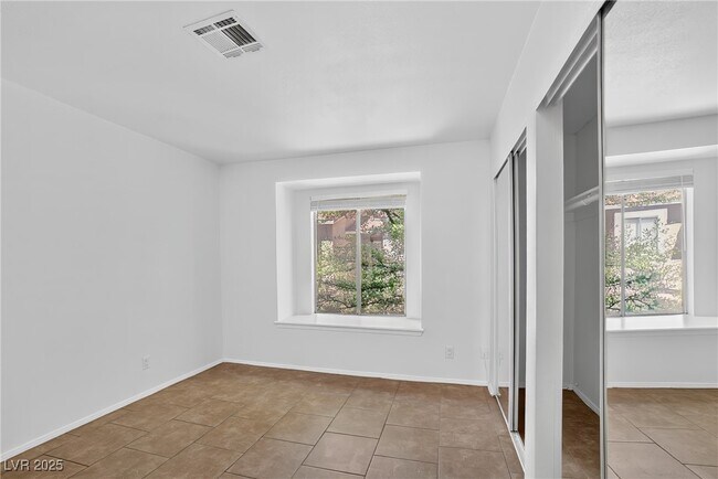 Building Photo - 7200 W Pirates Cove Rd