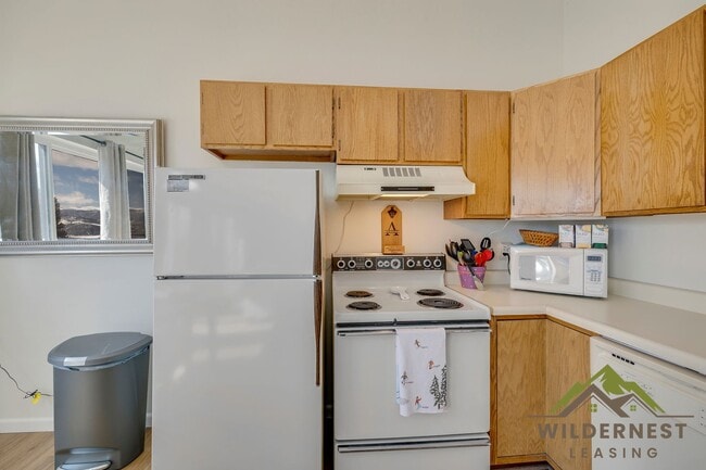 Building Photo - Sunshine and Views-Furnished 2 Bedrooms/2 Bathrooms Buffalo Ridge Condo