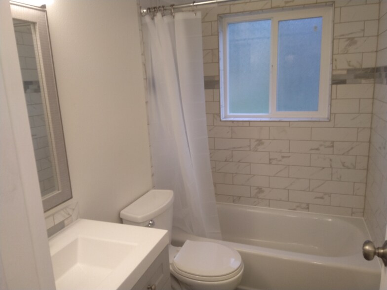 Building Photo - 8848 W Jewell Ave