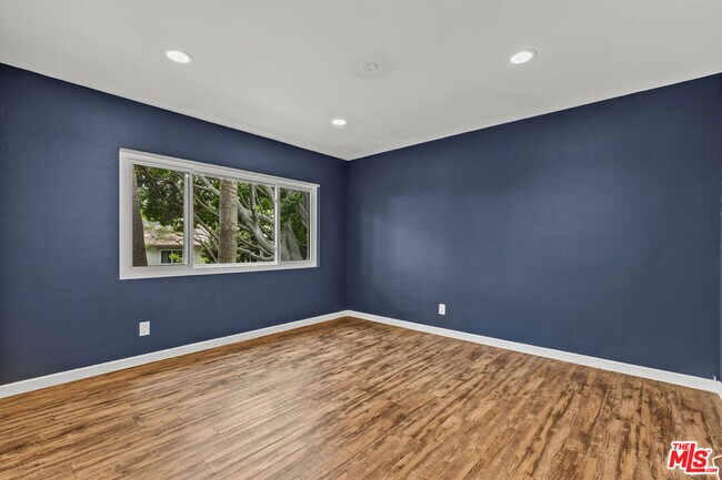 Building Photo - 1200 Flores St