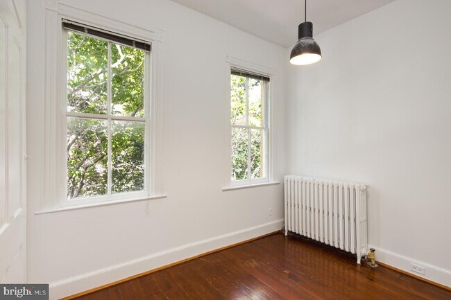 Building Photo - 1322 35th St NW