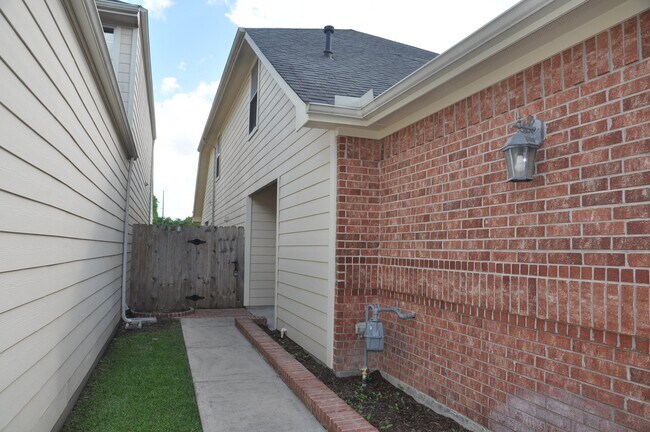 Building Photo - 20913 Sunrise Pine View Ln