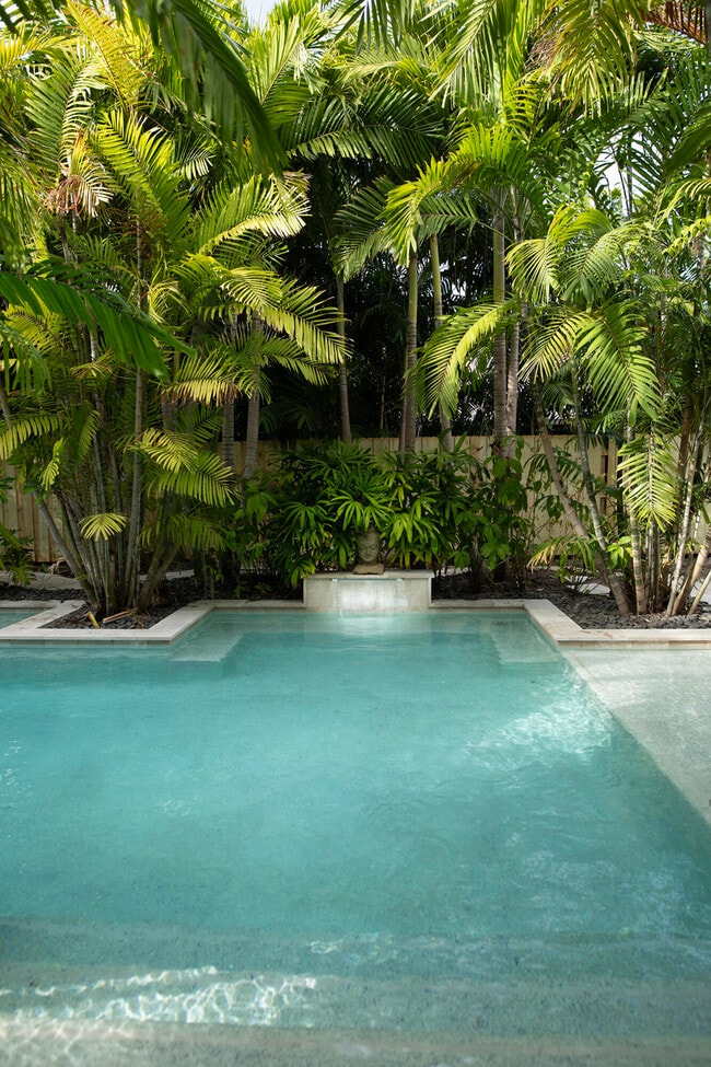 Building Photo - 634 SE 3rd Ave