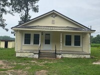 Building Photo - 1822 Emmaus Church Rd