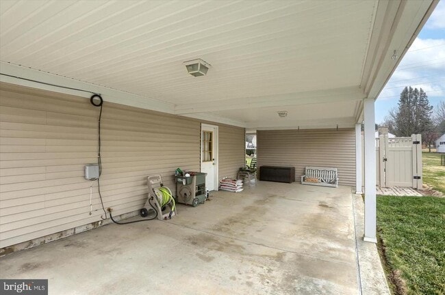 Building Photo - 22 Palmer Dr
