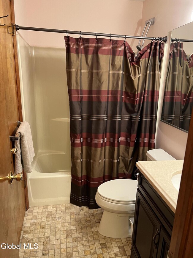 Building Photo - 43 Green Meadow Dr