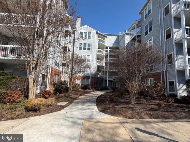 Building Photo - 3175 Summit Square Dr