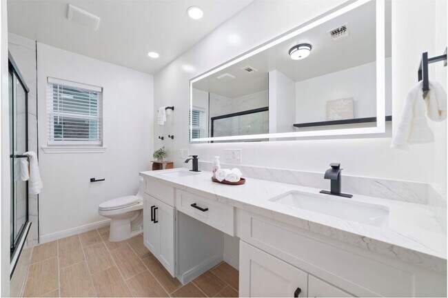 Building Photo - 11411 Ash Creek Dr