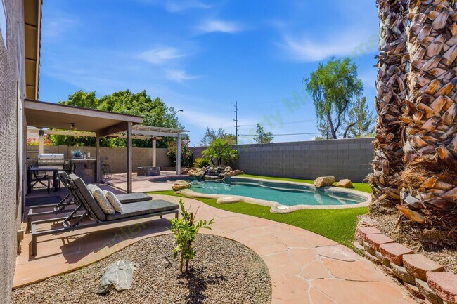 Building Photo - Resort-Style Gilbert Living with Private Pool & Outdoor Kitchen!