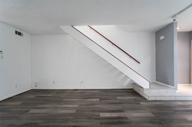 Building Photo - 6311 Riverview Way