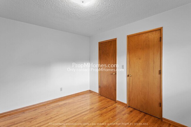Building Photo - Updated One Bedroom Condo Within Walking D...