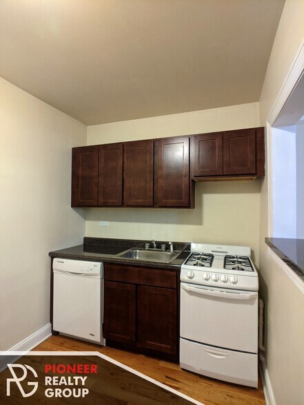 Building Photo - 1358 N Dearborn St