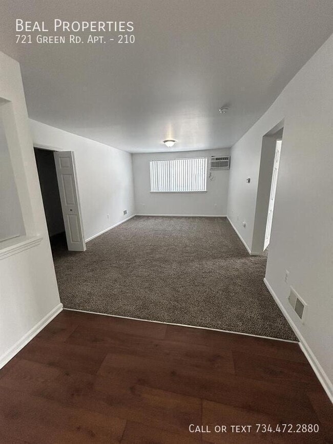 Building Photo - 721 Green Rd