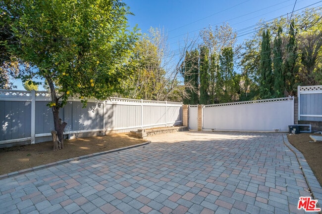 Building Photo - 23826 Burbank Blvd