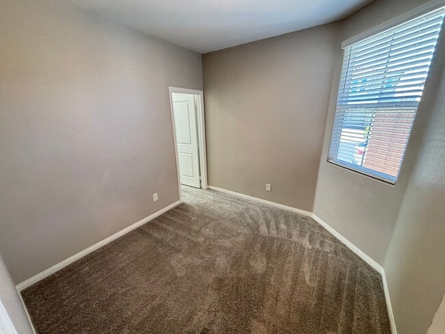 Building Photo - Beautifully Upgraded Single-Story 2BED/2BA...