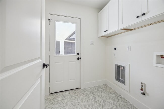 Building Photo - 20223 Laurel Lock Dr