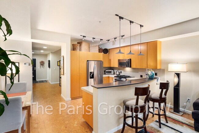 Building Photo - Gorgeous Lower Queen Anne 1BR is Perfect! * Above Safeway