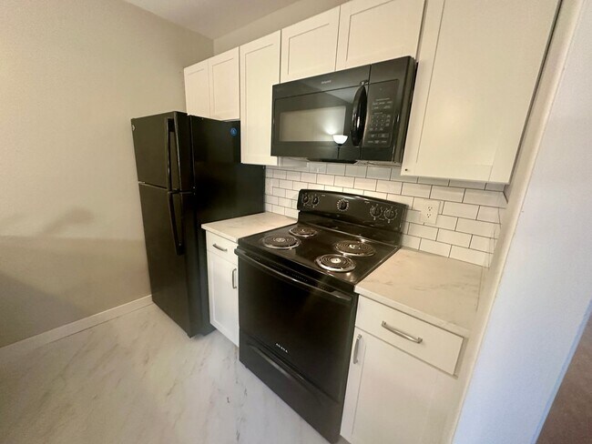 Building Photo - University Place, 422