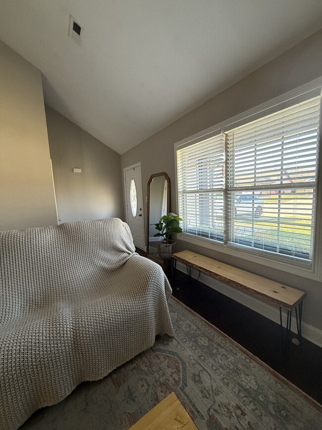 Building Photo - 607 Hollow Crst