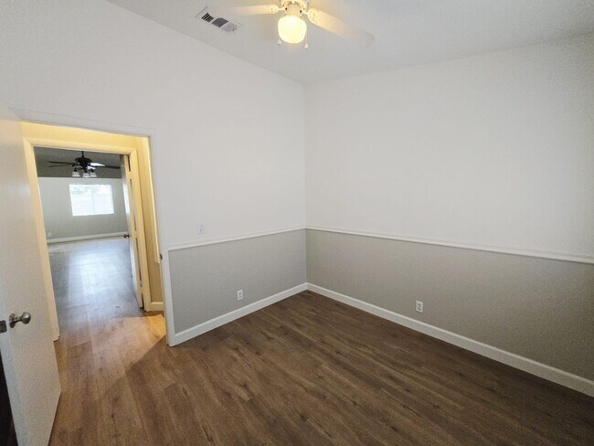 Building Photo - 925 Chaps Cir