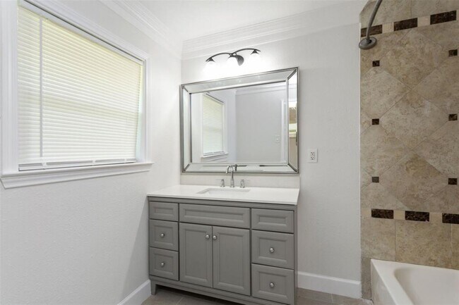 Building Photo - 10825 Willowisp Dr