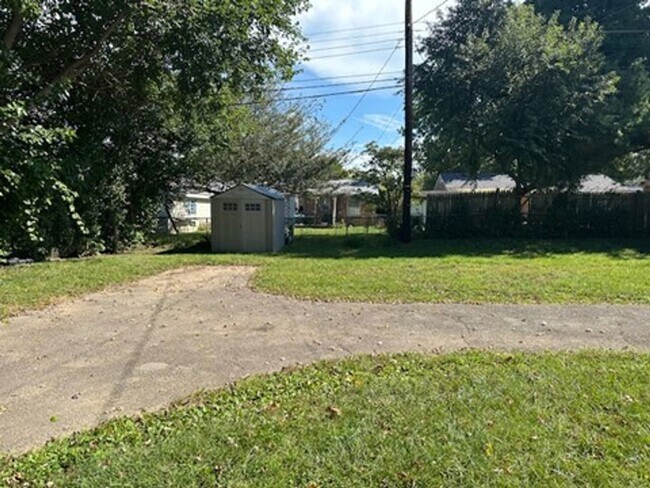 Building Photo - Attractive 3 BR House in Beaumont! Finishe...
