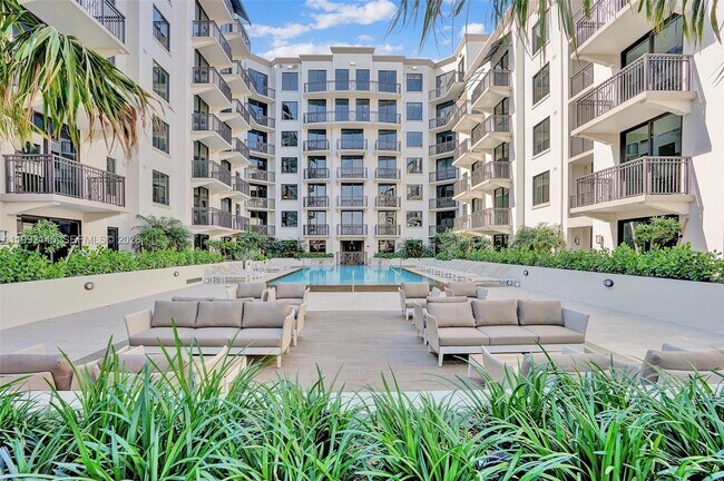 Building Photo - 301 Altara Ave