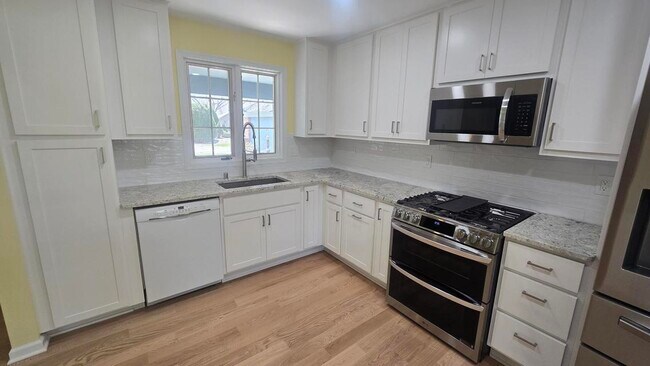 Building Photo - 2112 Quincy Ct
