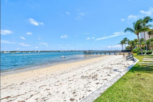 Building Photo - 5600 N Flagler Dr