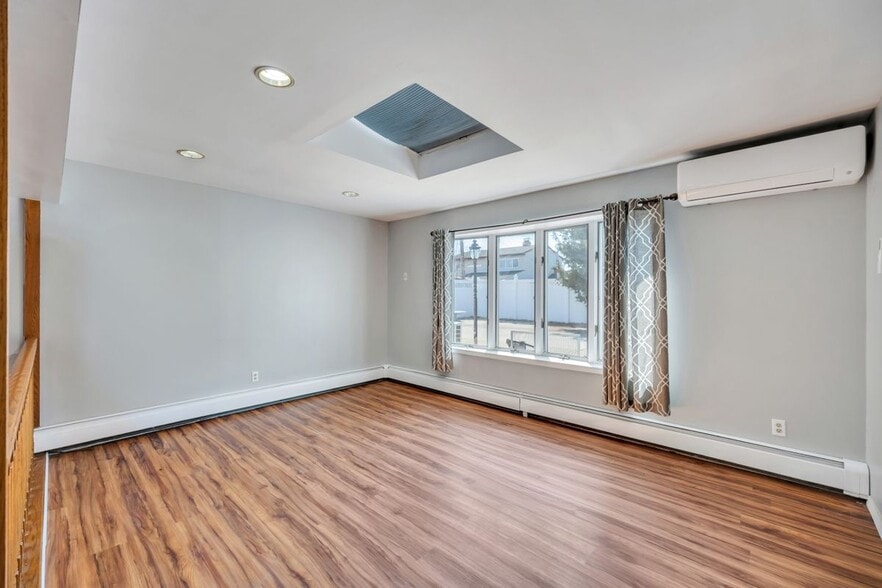 Building Photo - 45 Walnut Ln