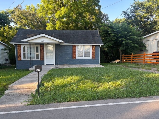 Building Photo - 842 Iron Bridge Rd