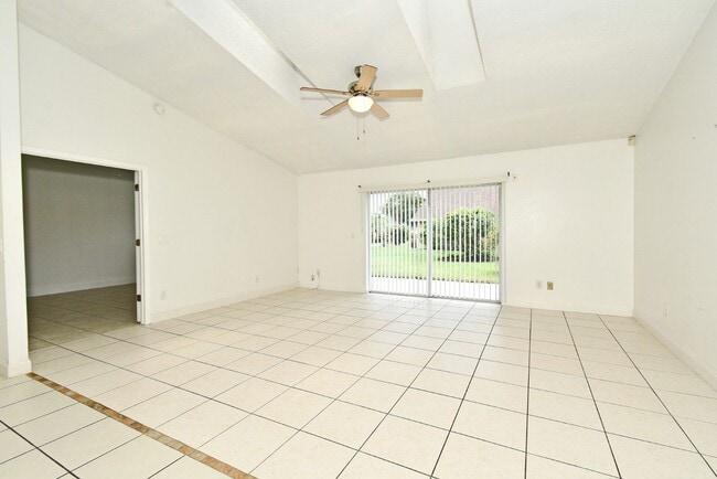 Building Photo - 1,850 Sq Ft 3-Bed, 2-Bath Orlando Home – Lawn Care Included & Fully Updated!
