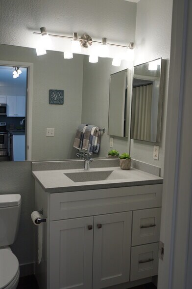 Building Photo - 39199 Guardino Dr