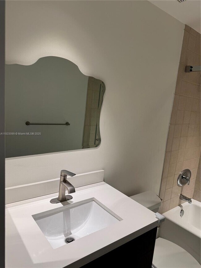 Building Photo - 801 Brickell Key Blvd