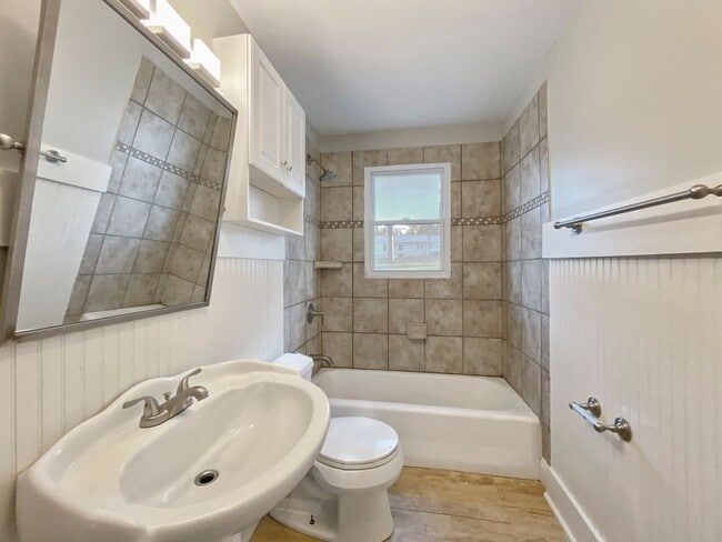 Building Photo - Stunning 4-Bed, 2.5-Bath Corner Lot Home with Modern Upgrades & Detached Garage – Move-In Ready!