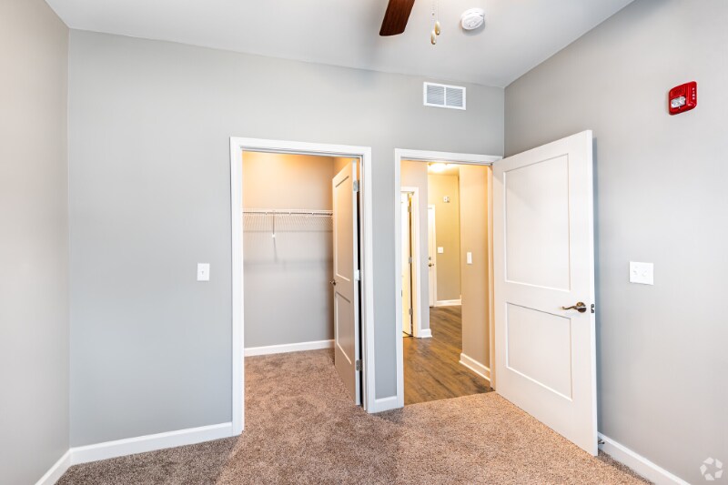 Building Photo - 802 N Main St