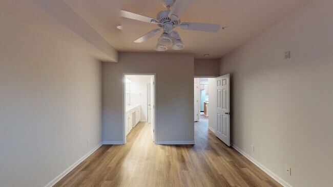 Building Photo - Recently updated condo in the heart of Bal...