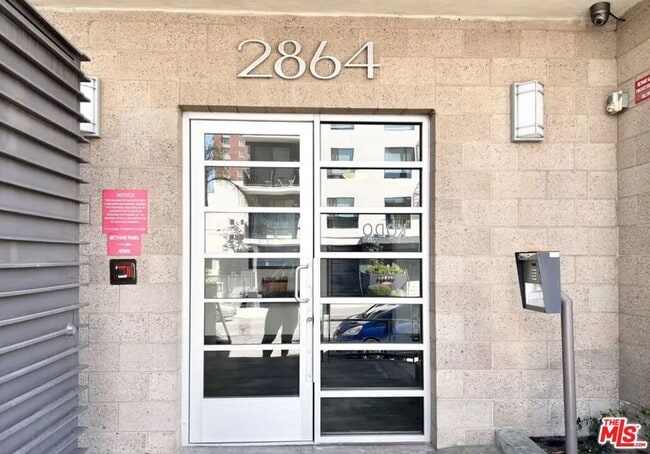 Building Photo - 2864 Sunset Pl