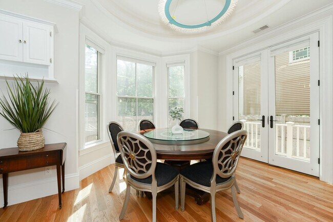 Building Photo - 23 Irving St